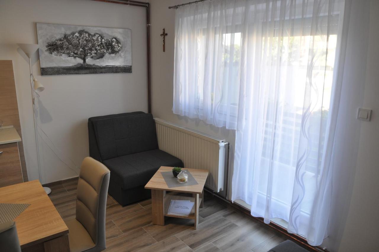 Apartmani Ana Vukovar Buitenkant foto