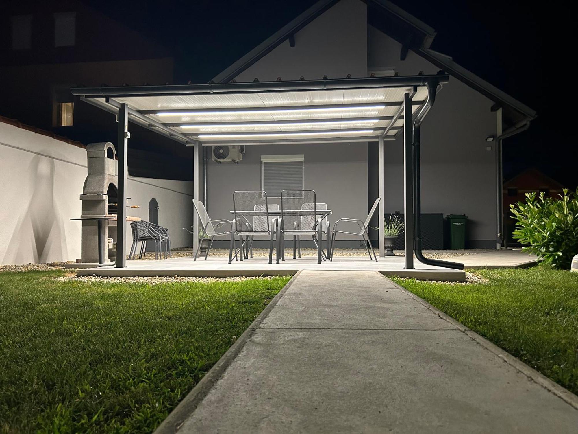 Apartmani Ana Vukovar Buitenkant foto
